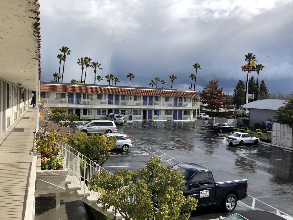Gilroy Inn ภายนอก รูปภาพ