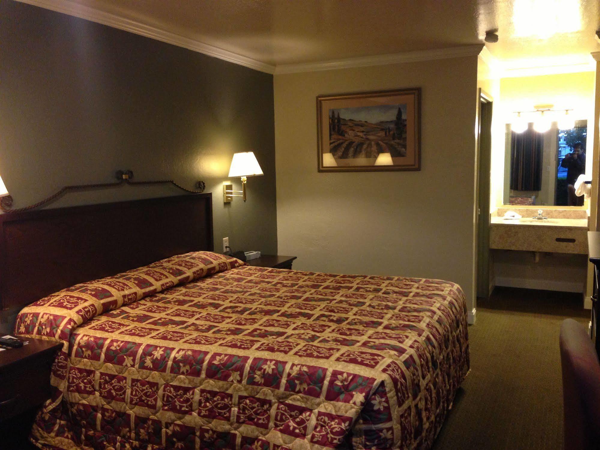 Gilroy Inn ภายนอก รูปภาพ