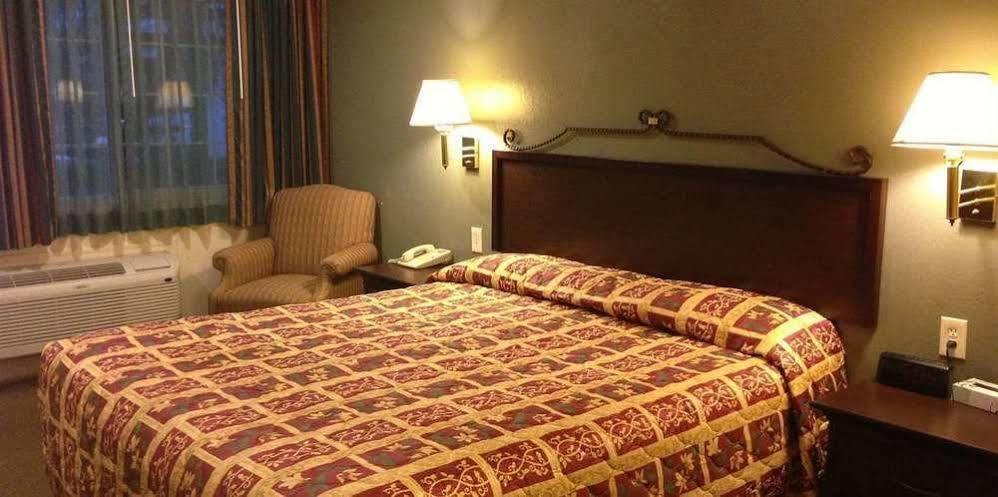 Gilroy Inn ภายนอก รูปภาพ