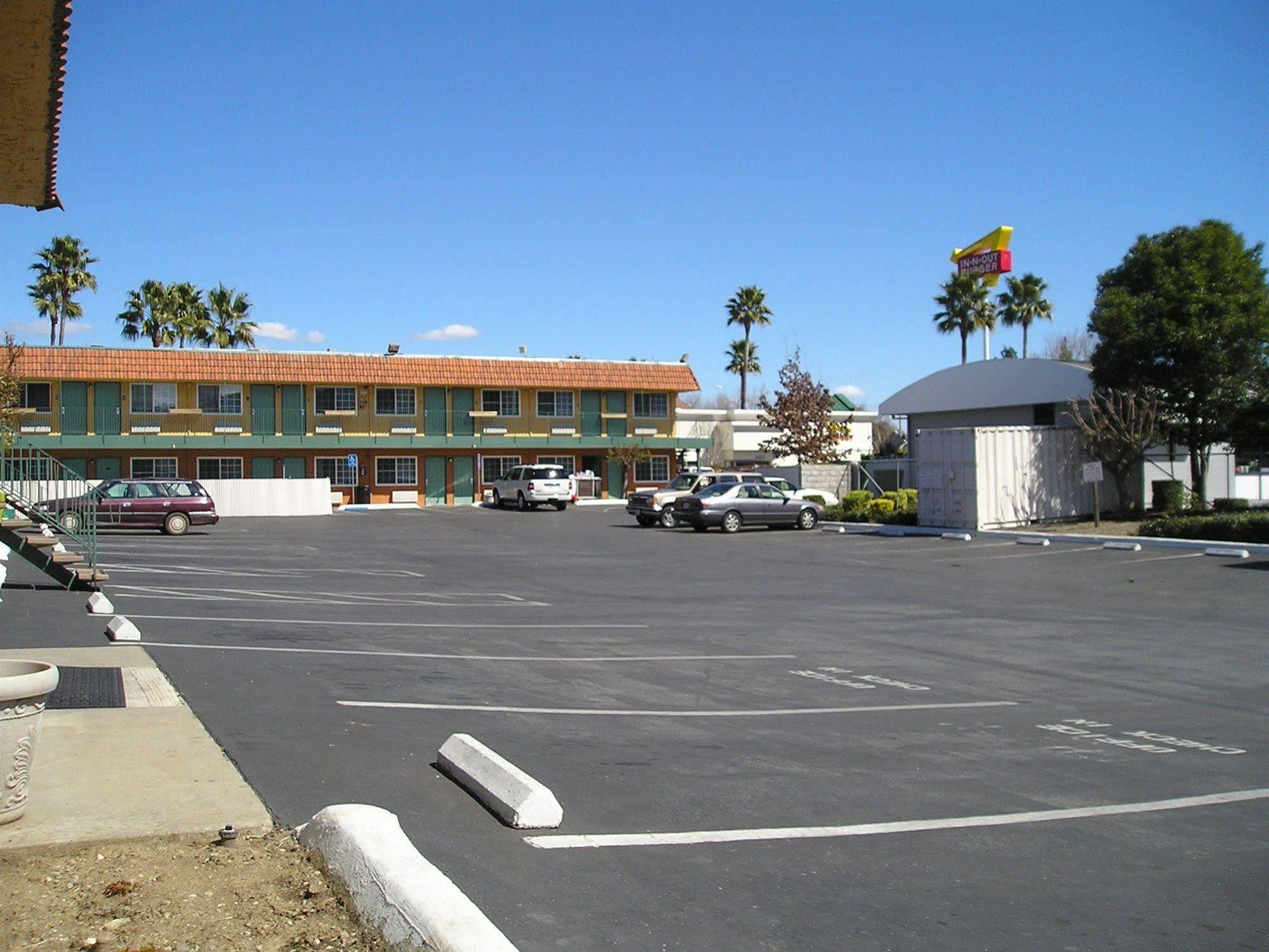 Gilroy Inn ภายนอก รูปภาพ