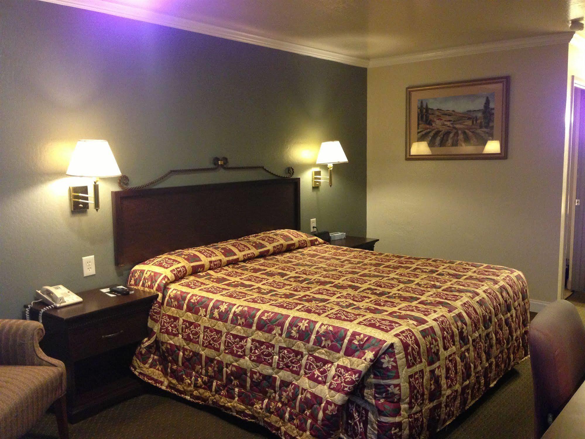 Gilroy Inn ภายนอก รูปภาพ