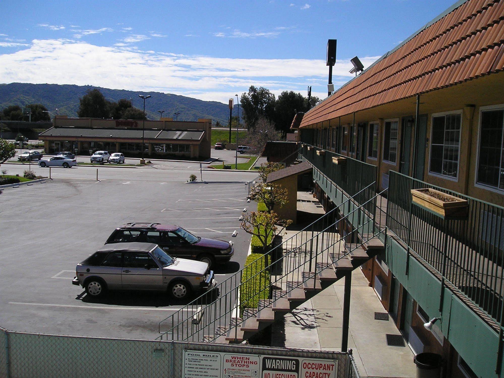 Gilroy Inn ภายนอก รูปภาพ